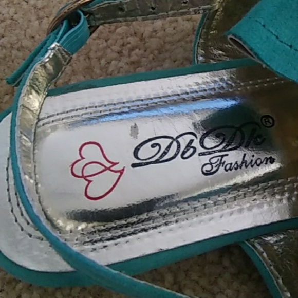 Cute sandals - Picture 3 of 4